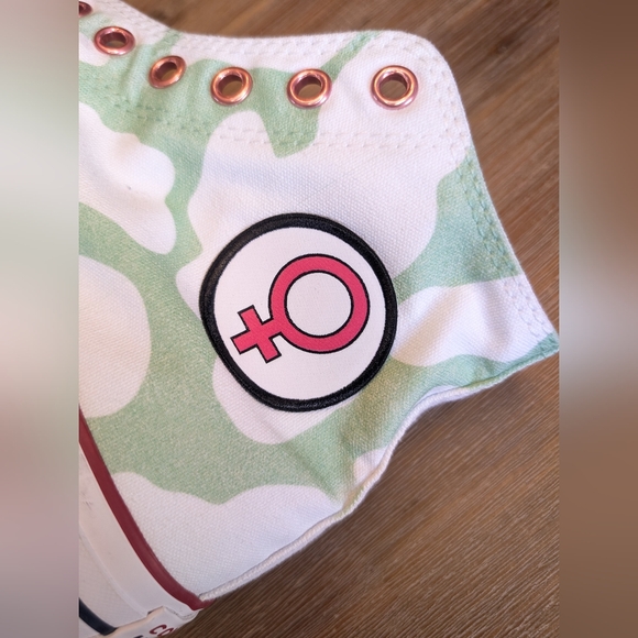 CONVERSE Chuck Taylor Hi Top Custom Strawberry Cow Patch size 10.5W 8.5M - Picture 4 of 11